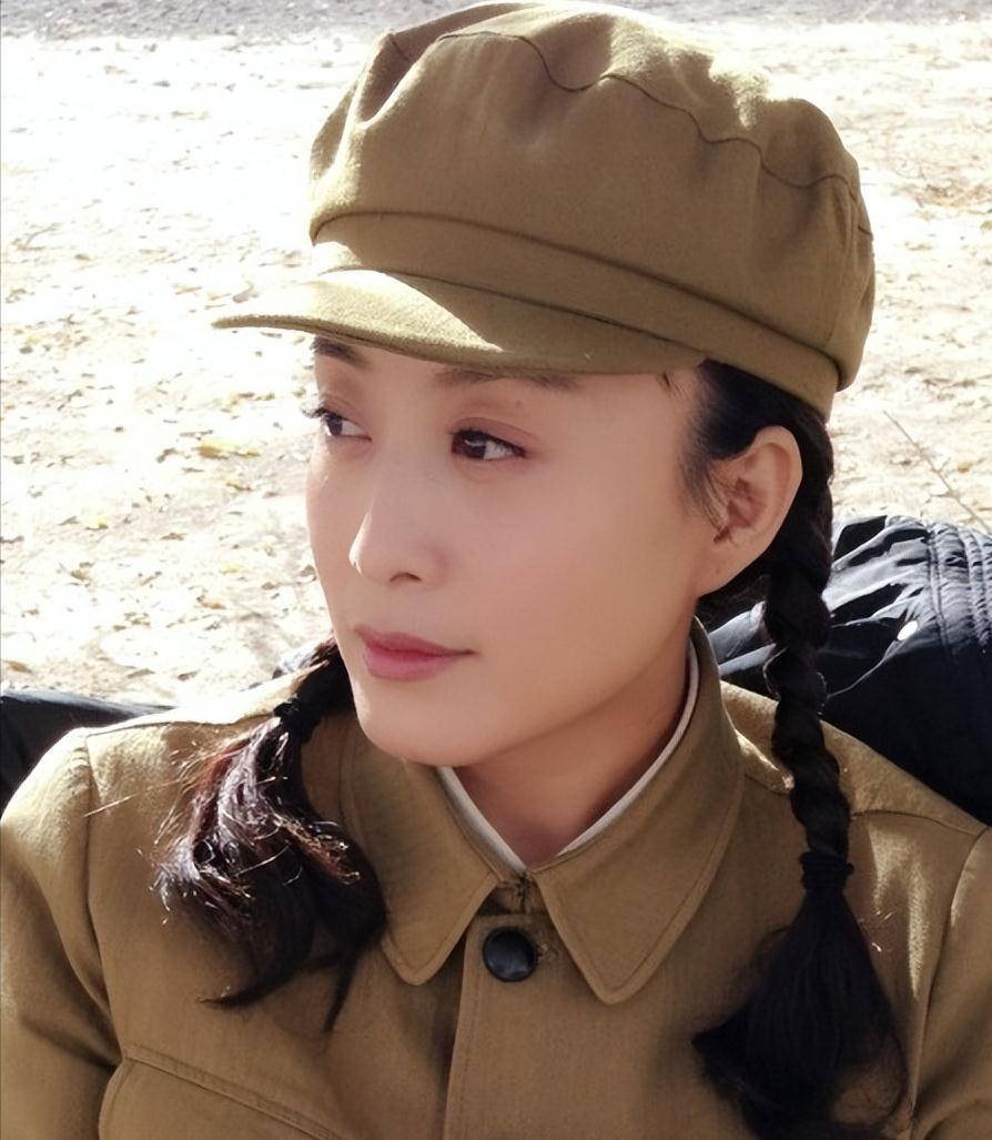 盘点八位妈妈专业户,年轻时身材太火辣!细腰大长腿个个水灵_赵倩_郝文