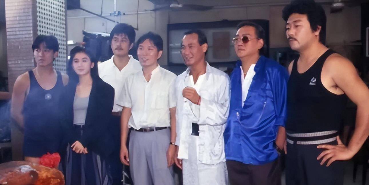 1988年,沈威參演《飛龍猛將》,不僅與洪金寶,成龍,元彪鐵三角同臺軋戲