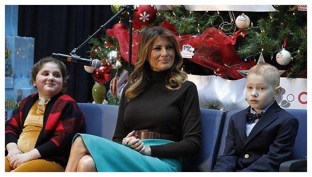 梅拉尼娅心太大薄荷绿包臀裙勒出鼓鼓的肚子没发现佩服这勇气