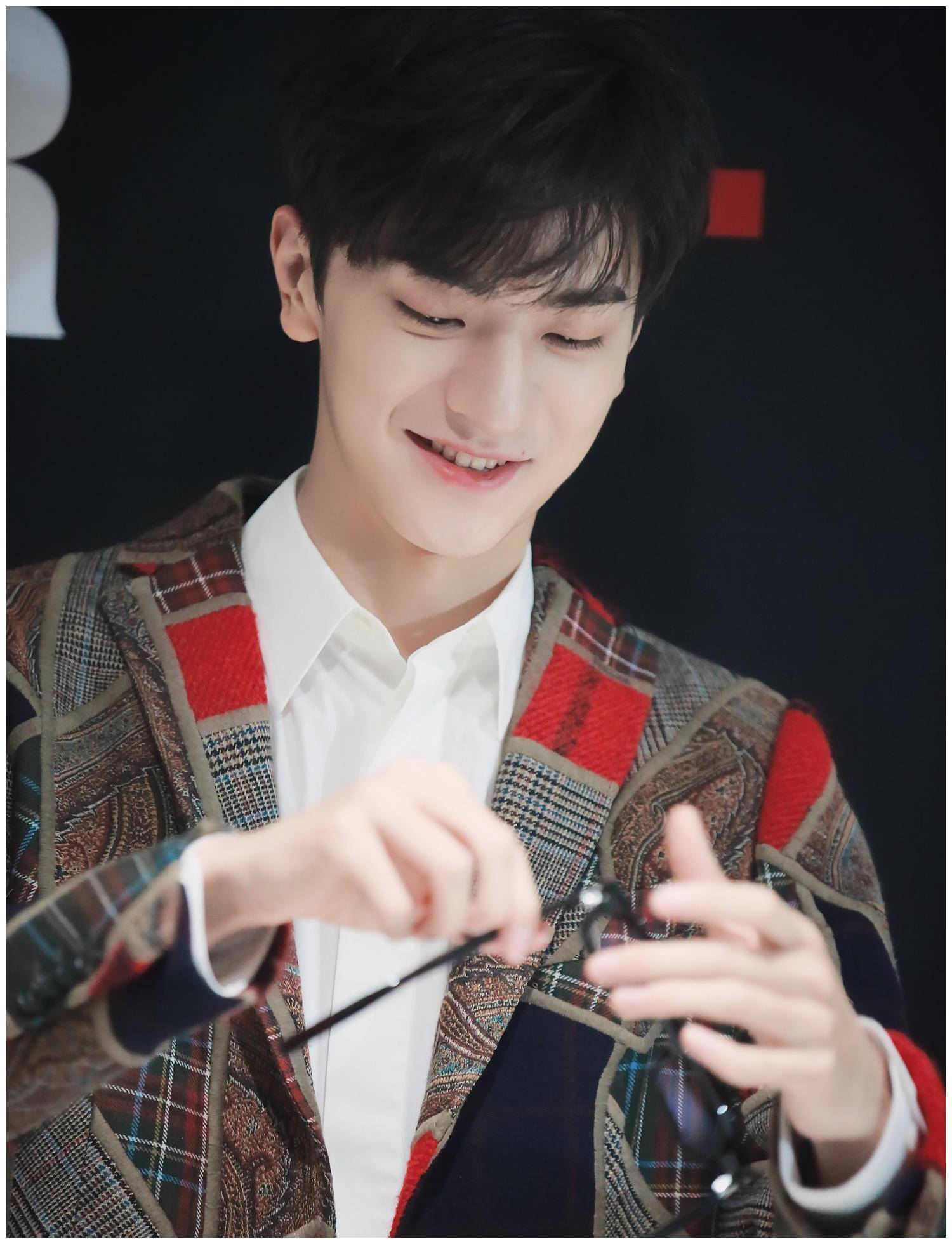 感觉_眼镜_活动