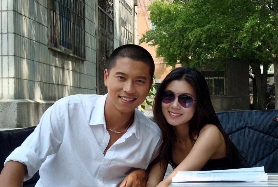 原创李小萌15岁出道被丈夫视作珍宝拍戏多年一次吻戏都没接过