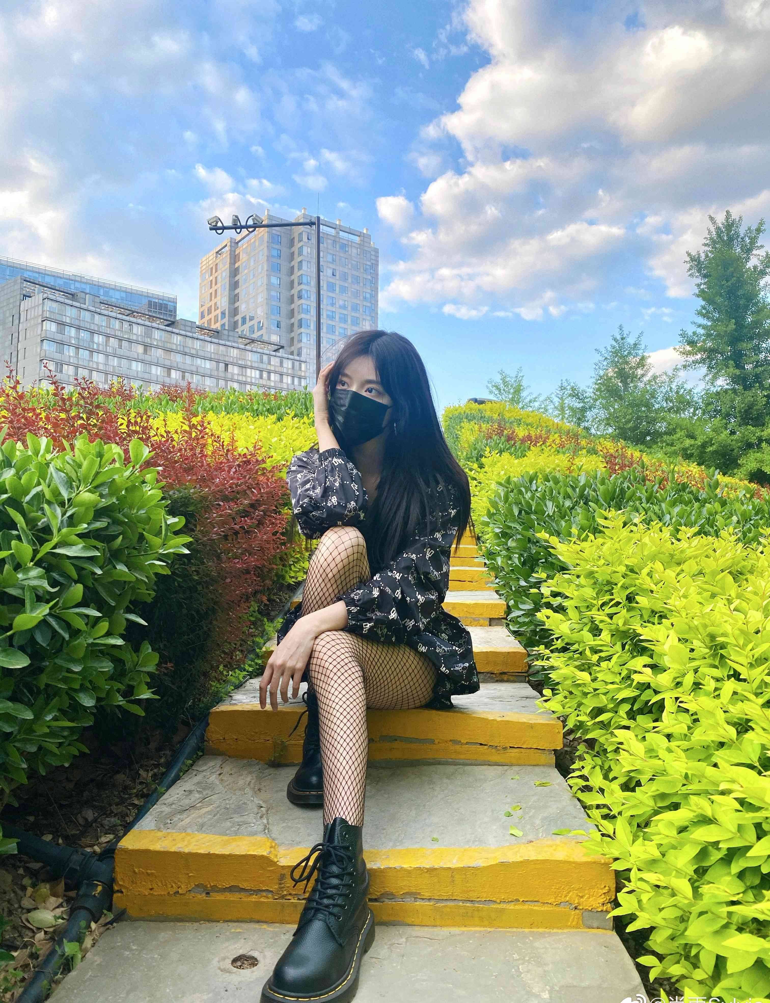 肖雨黑色渔网丝袜性感写真