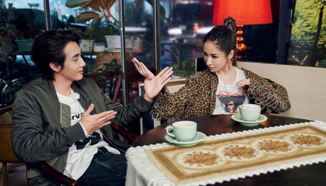 41岁萧亚轩吐槽黄皓幼稚,恋爱日常太甜,不愧是恋爱天才_手机搜狐网