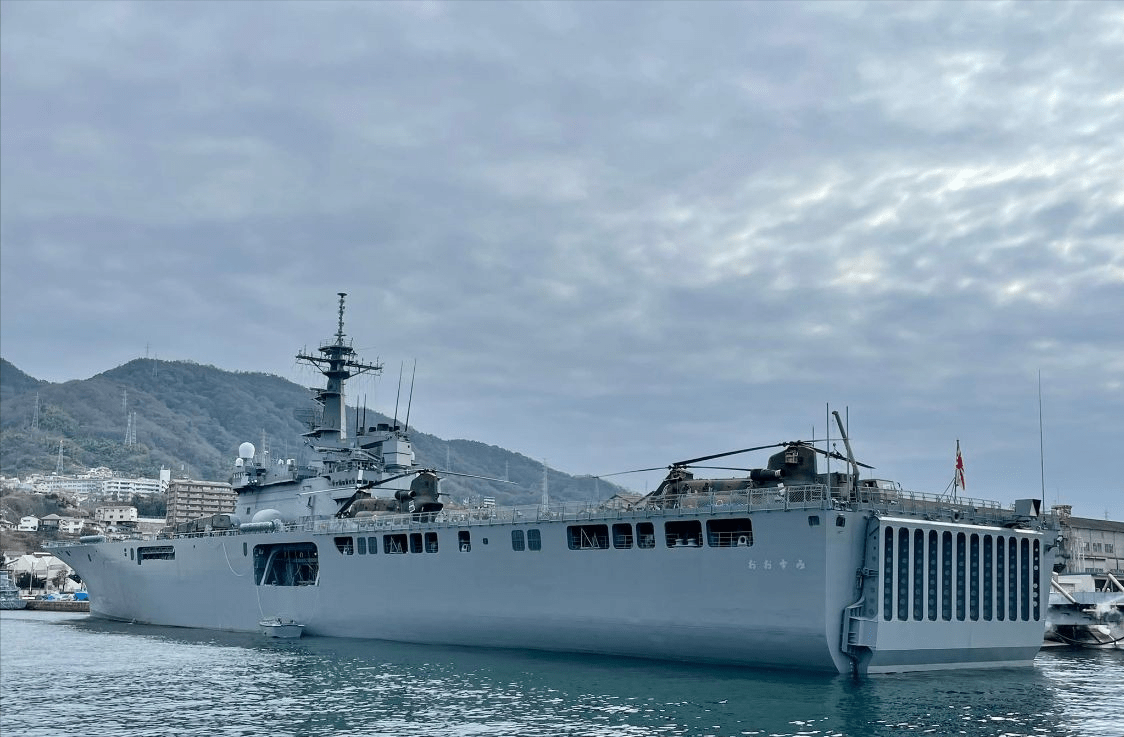 日本装备志大隅级登陆舰