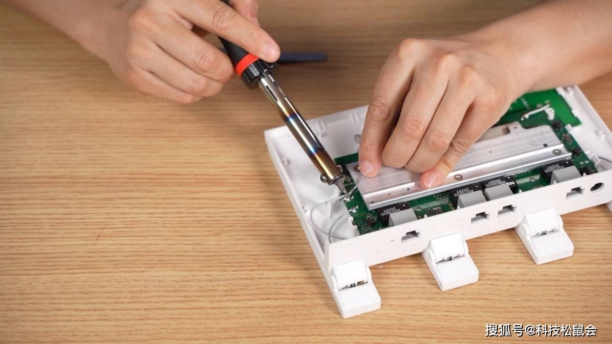 华为ax3pro路由器diy拆机换天线实测信号速率提升明显