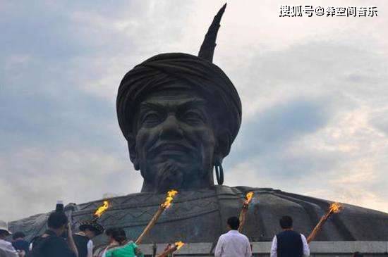 走进阿普笃慕文化园感受古远的彝族文化