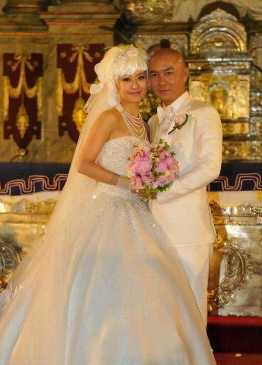 54岁张卫健,17岁开始养家,与张茜结婚13年,为何没有孩子_该公司_头发