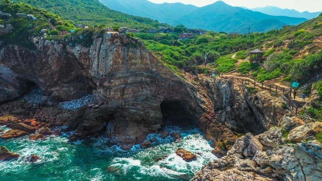 独特的风景线,来"青罗湾"乘坐玛西尔小丑鱼造型车_观光车_景区_美人鱼