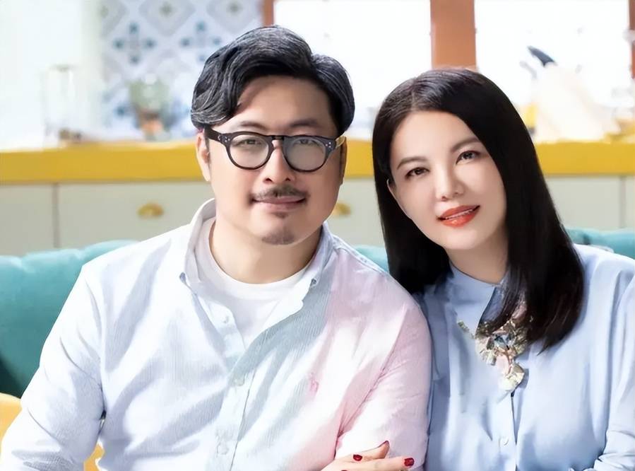原创疑复合？李湘王岳伦晒女儿同款视频，王诗龄短裙打高尔夫魅力十足