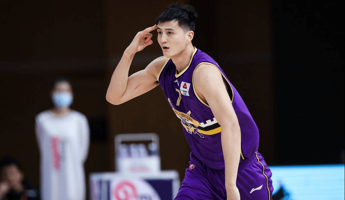 俞长栋这样的球员,在辽宁队都会被重用,结果在北控却坐不稳首发!