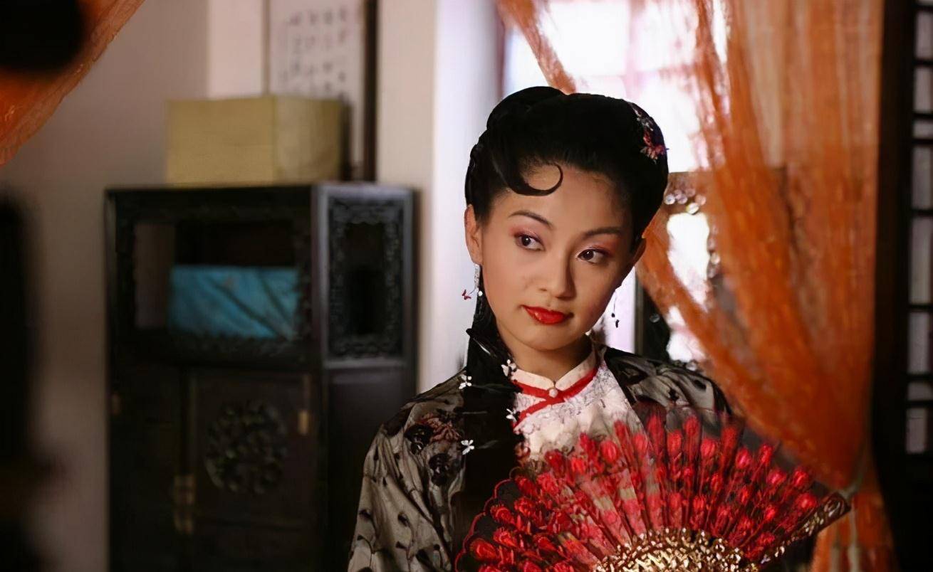 原创14年前的大清后宫38岁伊能静屋顶跳舞霍思燕客串戏子