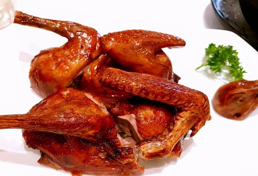 油酥烟熏乳鸽的做法,烤熏炸三部曲,缺一不可_步骤_香料_配料