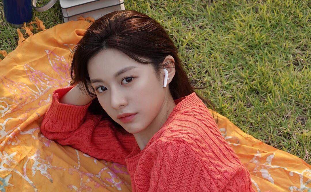 很少见高允真浓妆,平时也是这种清清淡淡的妆容,没