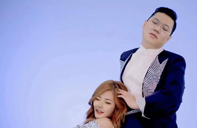 原创换脸玩疯了pdd成鸟叔拥抱周淑怡网友真的太般配了