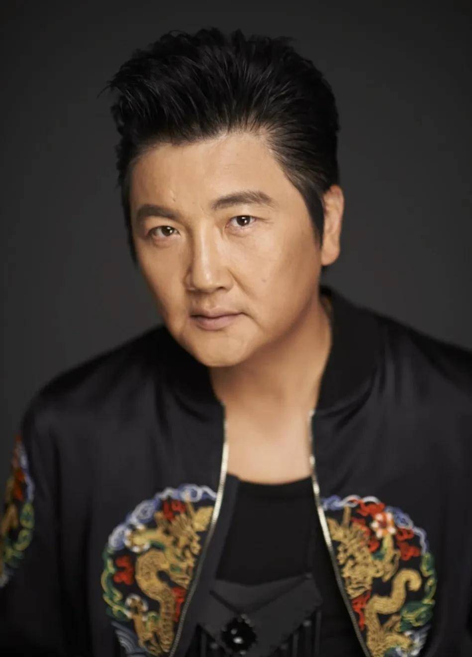 孙楠《拯救》"一个人梦游,像一头奔跑的犀牛",一个梦游者像一头犀牛?