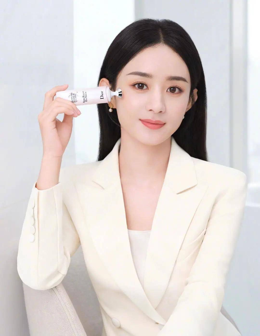 赵丽颖:白西装,又纯又雅_姐姐_dior_都市
