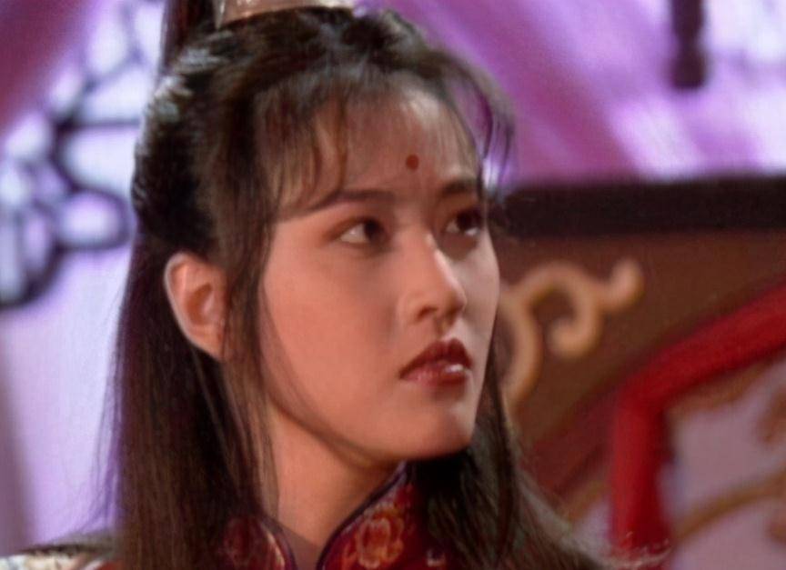 周海媚还是进入无线,并出演了首部电视剧《杨家将》,后来周海媚凭借