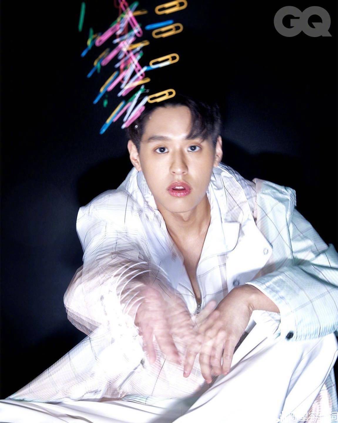 原创泰国偶像演员马群耀billkinputthipong登杂志一展