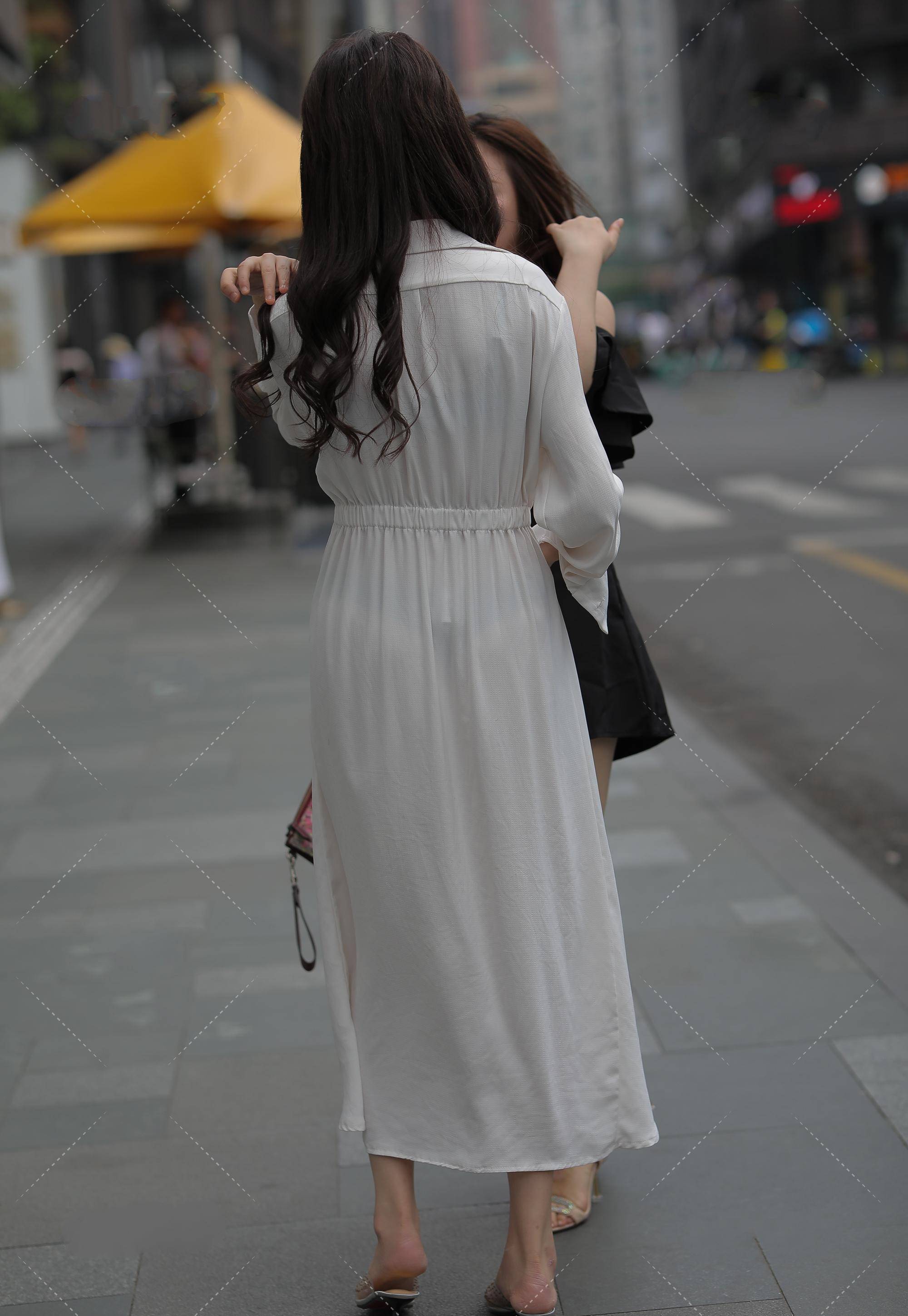 原创两款不同的裙子姐姐们穿出最时尚的一面带有时尚知性美