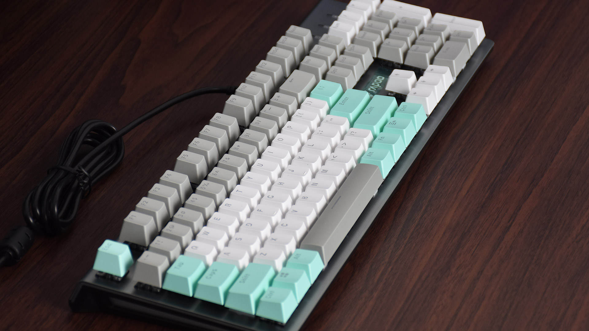 雷柏v530游戏机械键盘金属清新风银轴好手感