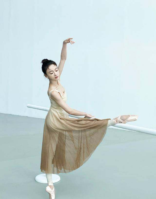 中央芭蕾舞团吴谨言图片
