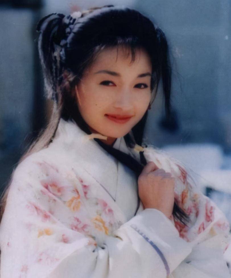 50岁李绮红近照面色蜡黄皱纹深显老态身材壮硕港姐风姿不再