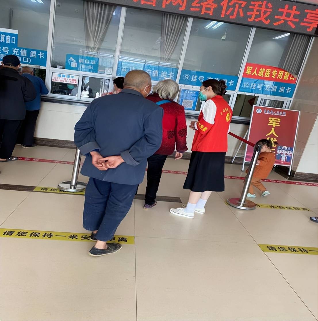 阜南县人民医院成立志愿者服务团队