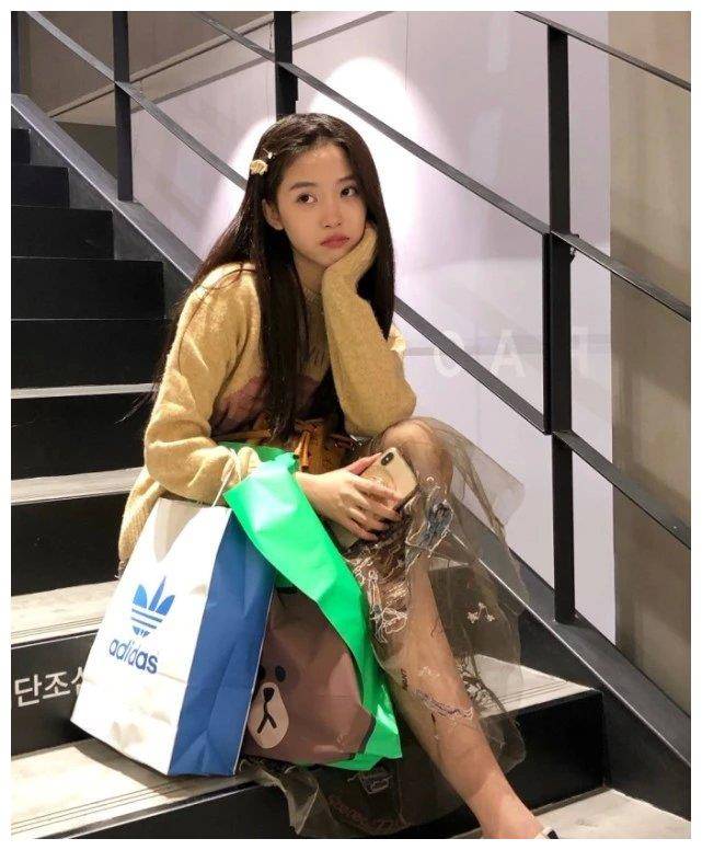 半藏森林早年照片曝光眼窝下陷法令纹延伸到嘴角刘阳眼光真差