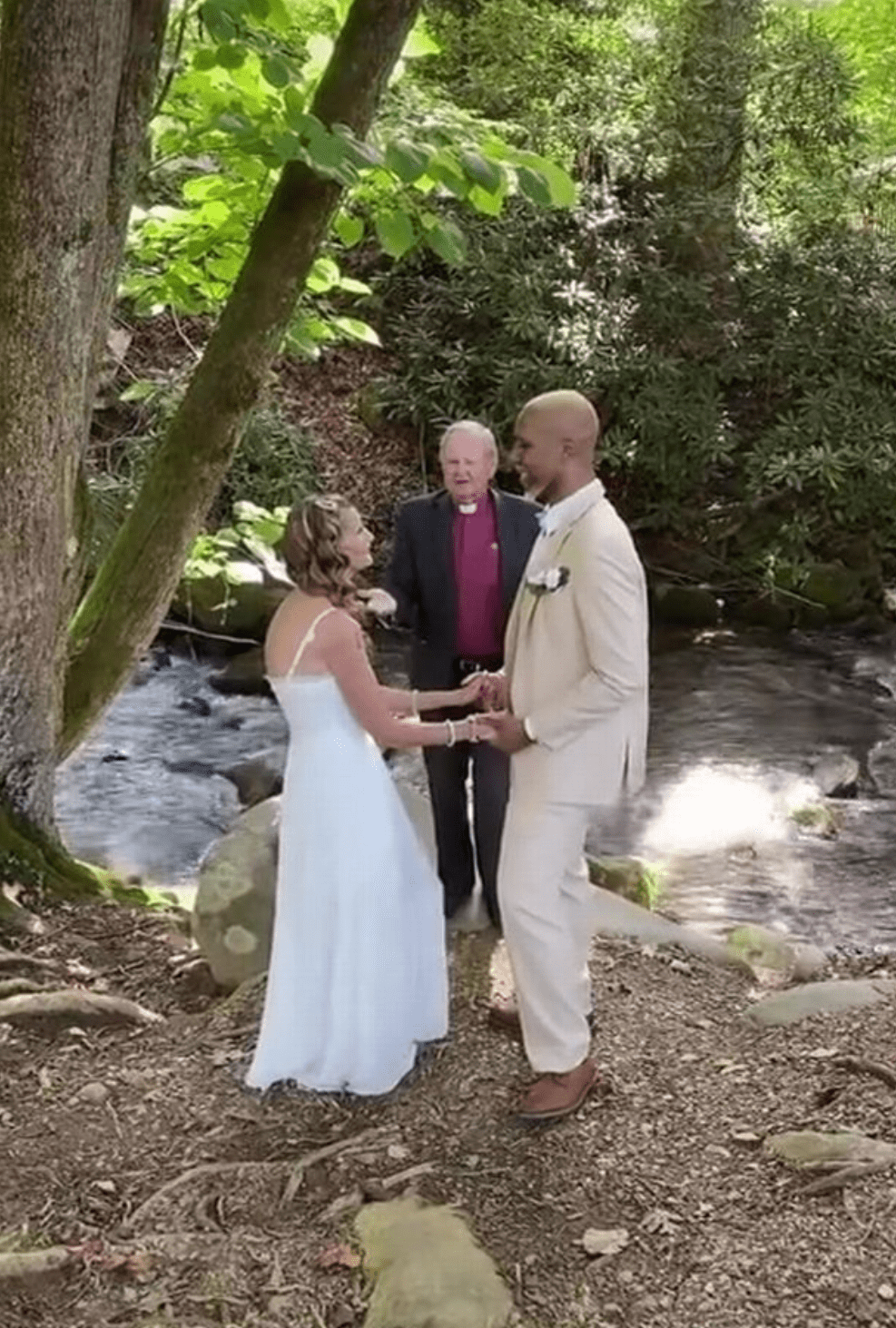 24岁小伙娶了和61岁老妪他们情比金坚准备要一个孩子