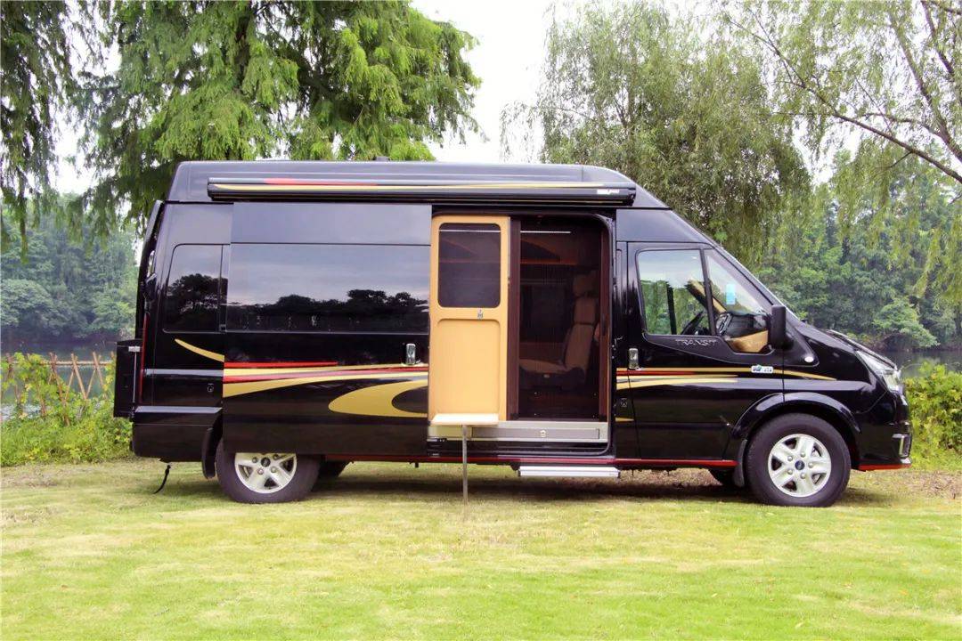 【新车到店】亦家亦商务的b型房车福特全顺b810,是你在找的那款房车吗