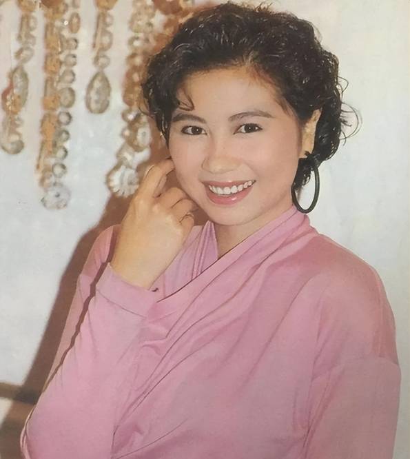 "六福珠宝创始人"杨宝玲:集美貌与才华于一身的港姐冠军_中国香港