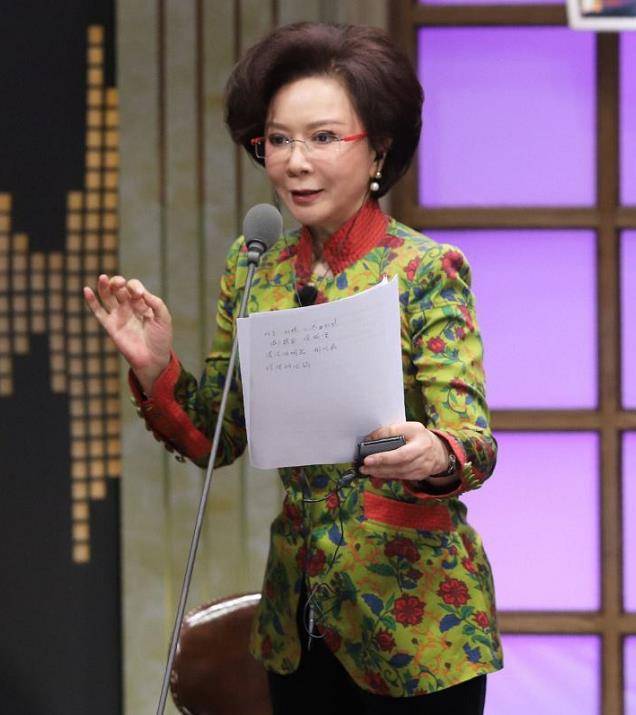 原创蔡明无缘今年舞台节目被众流量明星取代这还有啥意思