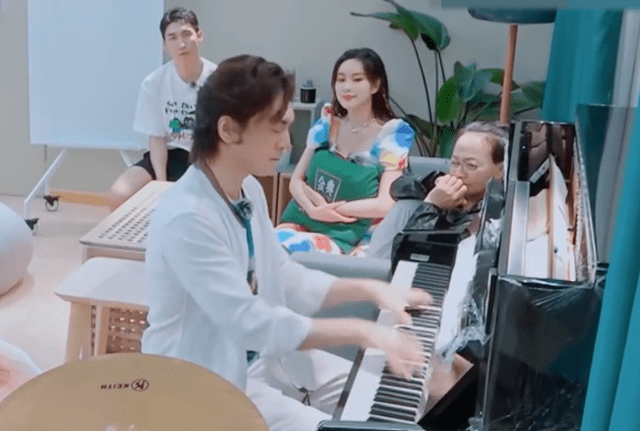 五十公里桃花坞2 开播 钢琴家吴牧野综艺首秀好优雅 荣誉勋章 吴哥 赞歌