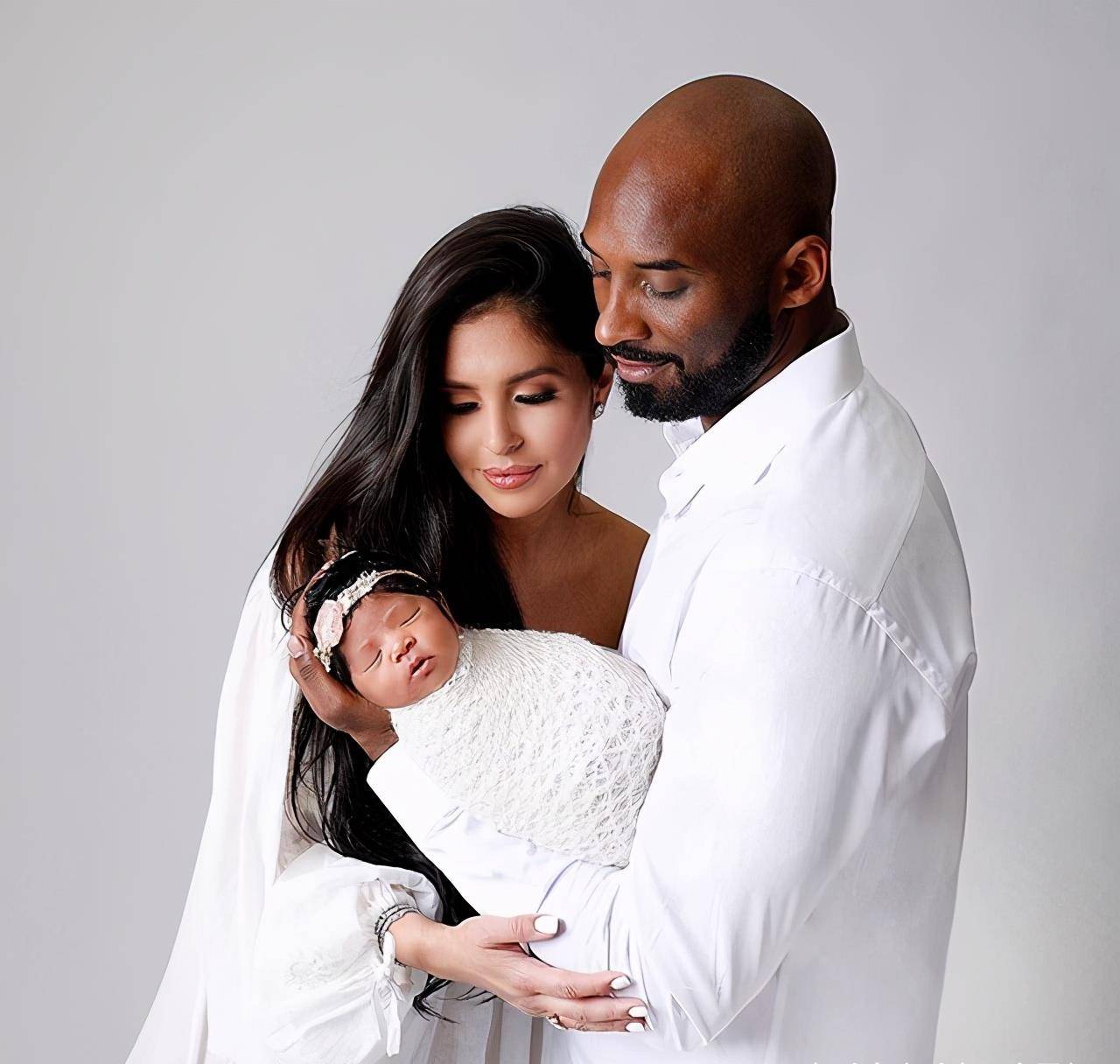 科比妻子再添新纹身!