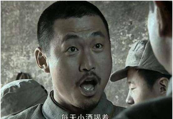 张大彪近况曝光,脸部发福痴迷书法,握笔姿势却有待提高_战卫华_剧中