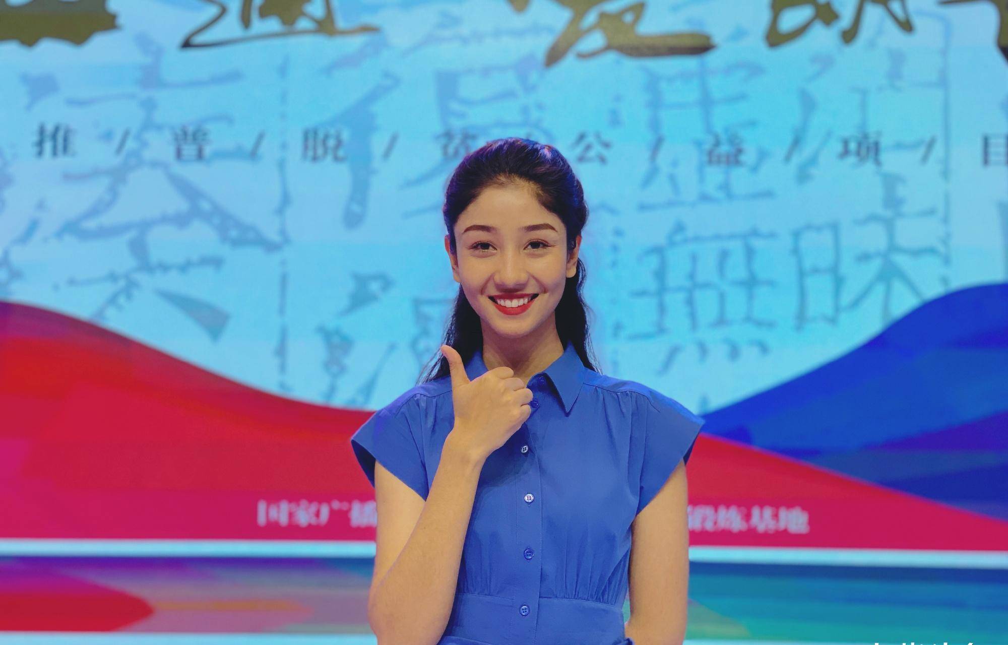 且末是小米的故乡,也是梦想开始的地方,作为走出来的"小红柳",小米