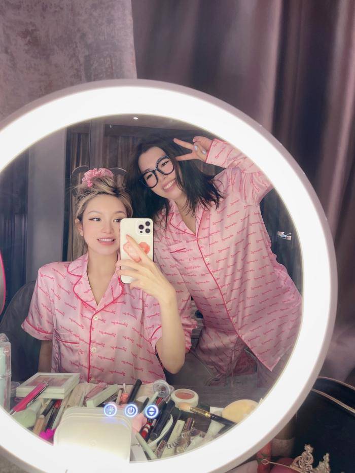 周扬青分享漂亮照片在家里呆着一个星期