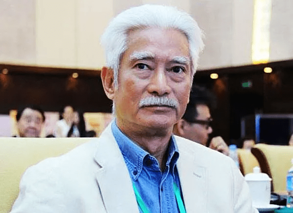 佩服:老戏骨演员高雄75岁仍然在横店拍戏,演戏50年从无绯闻_鲁迅很_合作_角色