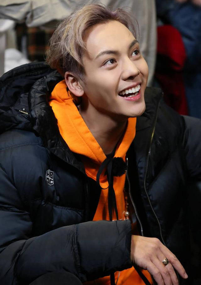 原创笑起来很有感染力的明星周冬雨古灵精怪肖战的暖唐艺昕的甜