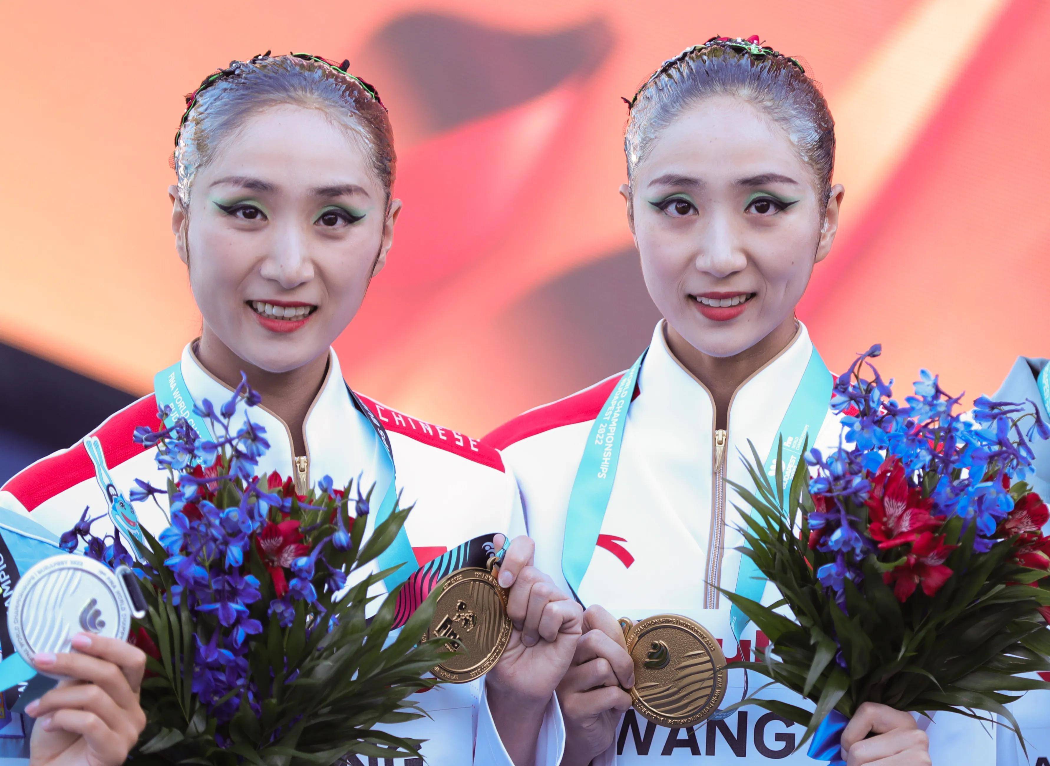 王六一和王千一在花样游泳双人自由选择决赛中以95