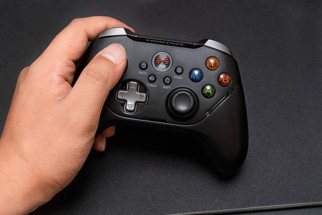 MBC六轴体感，宏编程一键搓大招，北通阿修罗2Pro多模版游戏手柄评测