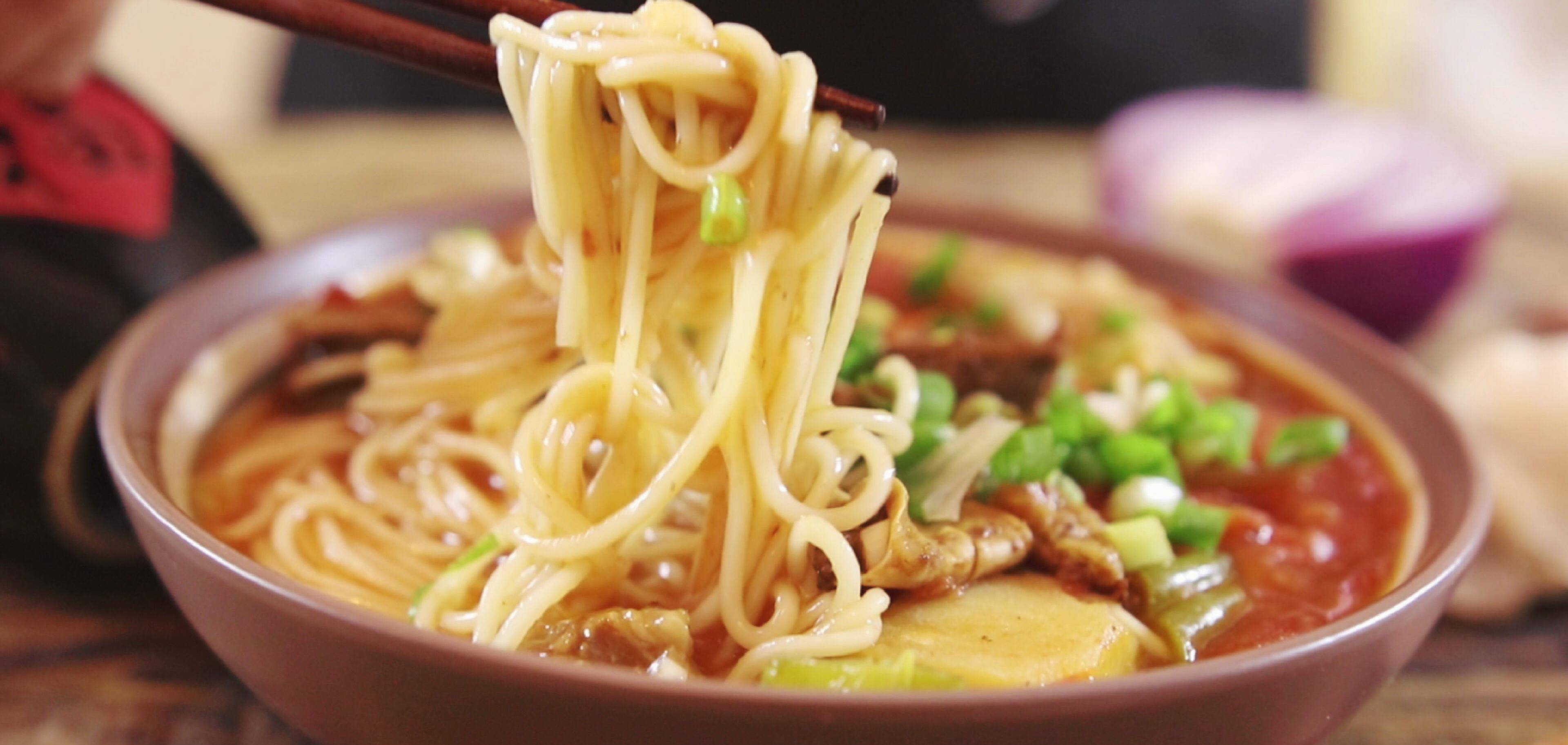 原创吃不完的红烧牛腩留着煮面条太棒了秒变香浓美味的牛腩面