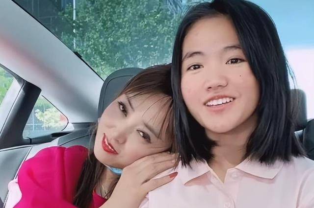 毕竟晋妈曾花"天价"为她报补习班,大家都想