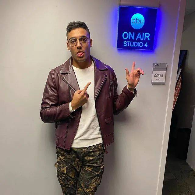 如今身高一米八八是娱乐圈新贵_michael_behling_evans