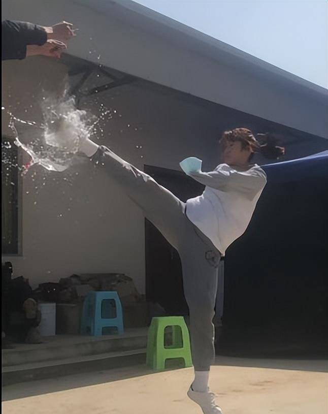 全网最美最飒功夫女神,因为太美网友直呼想要被家暴_拳法_凌云_替身