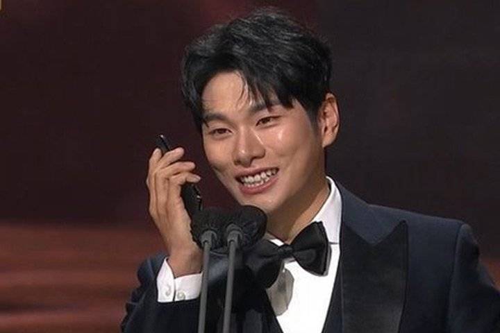 演员李伊庚新鲜特别的获奖感言引发话题