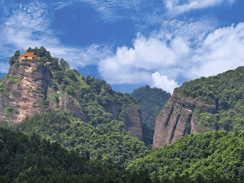 江西险峰高架透明玻璃桥，两面悬崖隔深谷对望，已成网红打卡地