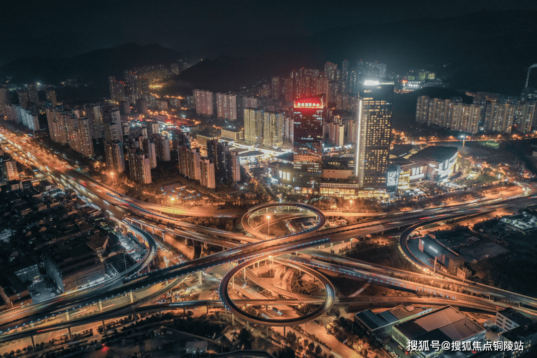 绿地新里城夜景图片