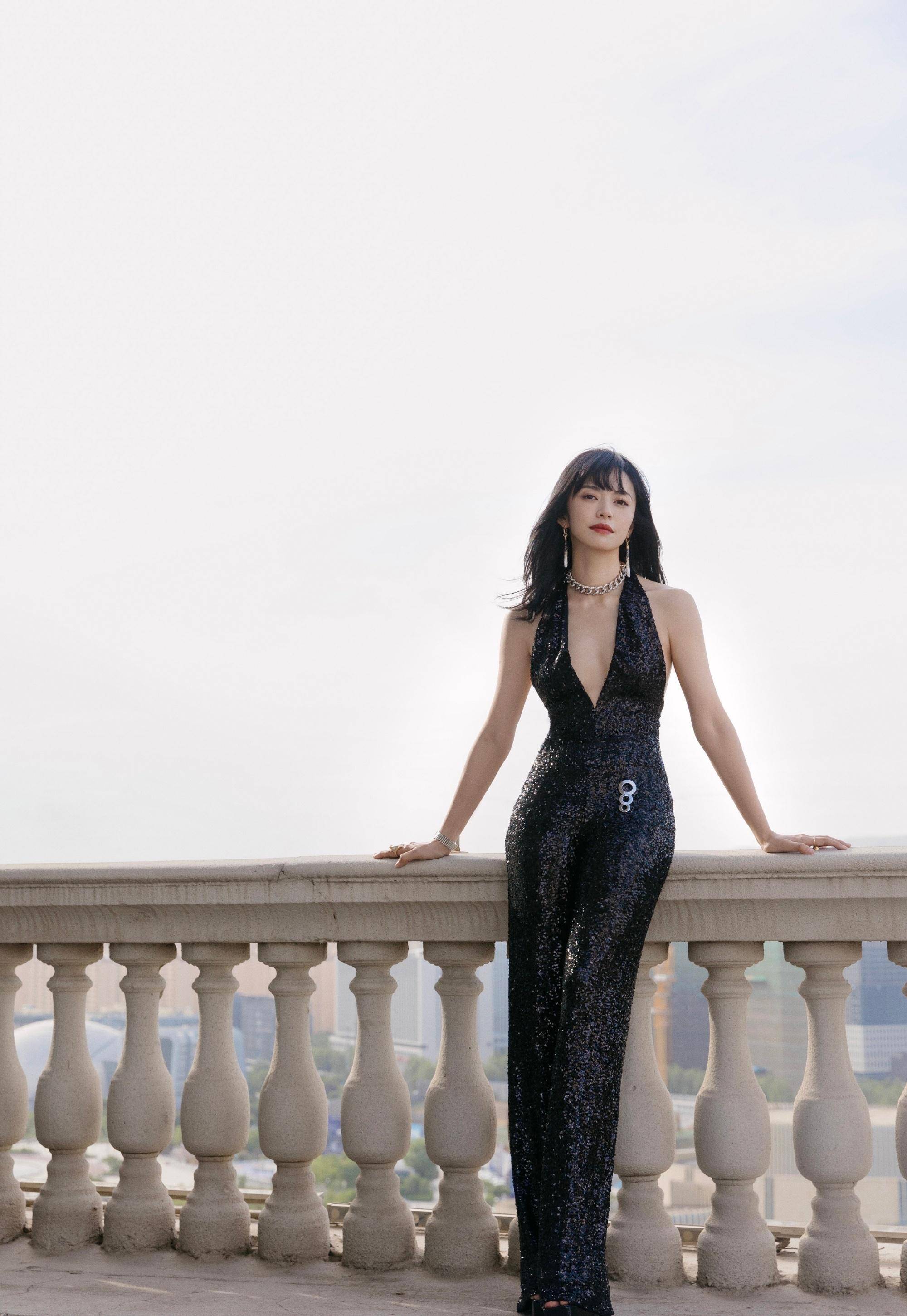 姚晨最新活动造型,罕见齐刘海造型,美到认不出_时尚_风格_大气