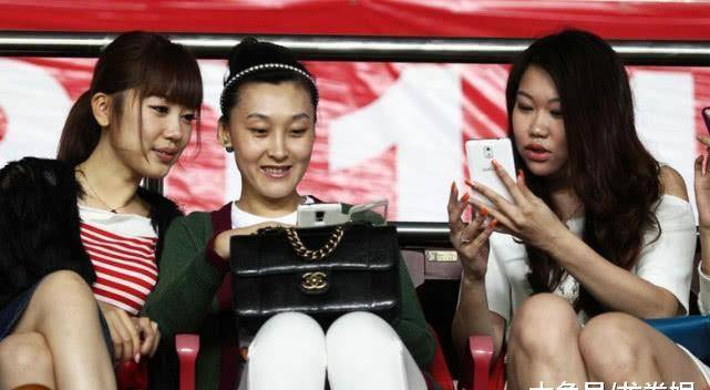 国足郑智美艳妻子曝光!为了秀恩爱,夫妻俩在身上纹情侣纹身!